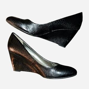 Bandolino Black Textured Wedges
